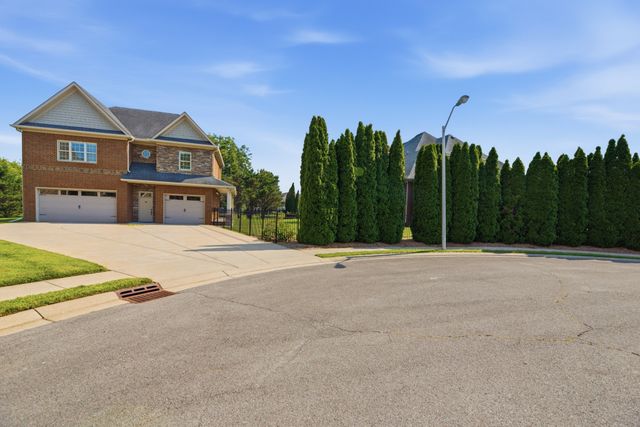 2926 Frank Robinson Dr, Murfreesboro, TN 37130
