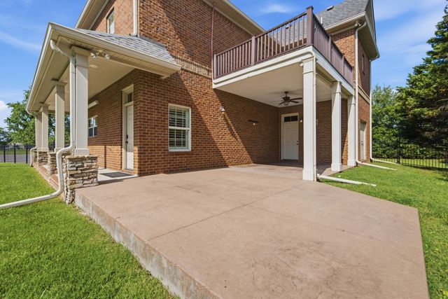 2926 Frank Robinson Dr, Murfreesboro, TN 37130