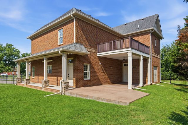 2926 Frank Robinson Dr, Murfreesboro, TN 37130