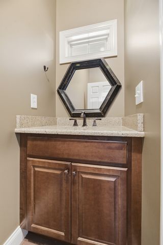 2926 Frank Robinson Dr, Murfreesboro, TN 37130