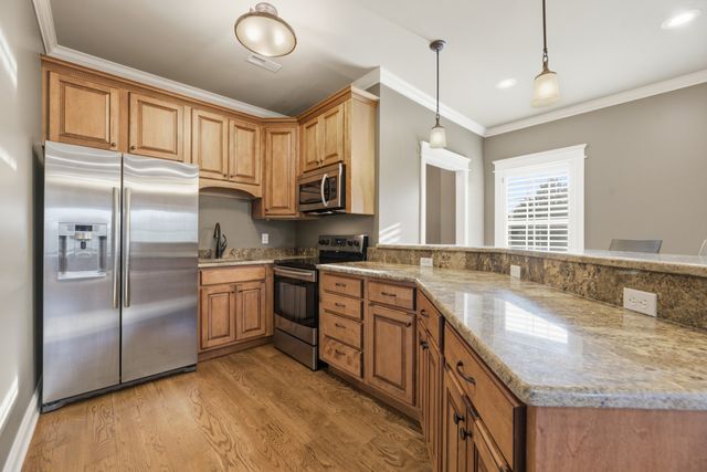 2926 Frank Robinson Dr, Murfreesboro, TN 37130