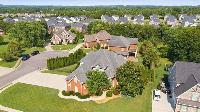 2926 Frank Robinson Dr, Murfreesboro, TN 37130