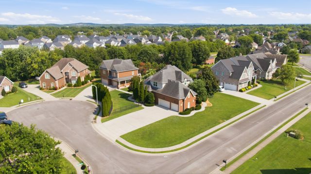 2926 Frank Robinson Dr, Murfreesboro, TN 37130