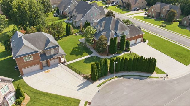 2926 Frank Robinson Dr, Murfreesboro, TN 37130