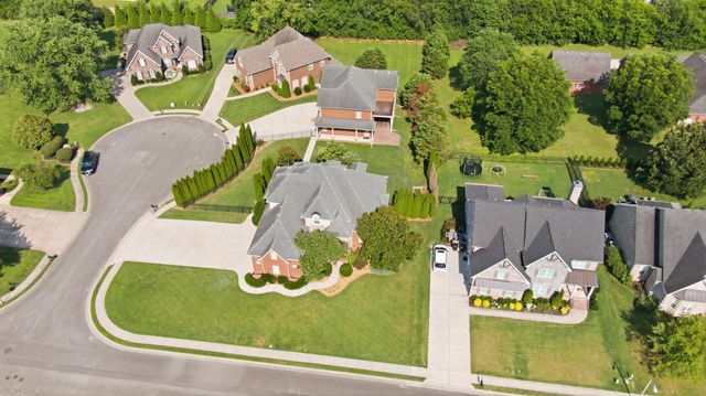 2926 Frank Robinson Dr, Murfreesboro, TN 37130