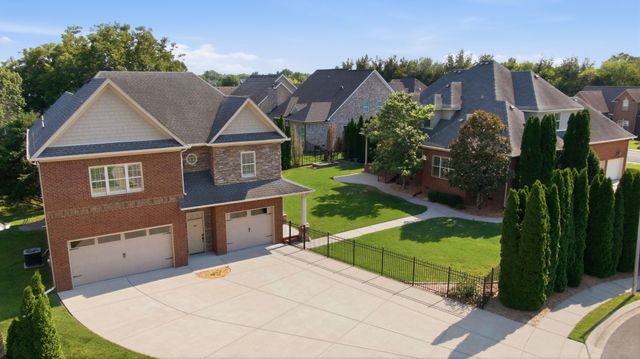 2926 Frank Robinson Dr, Murfreesboro, TN 37130