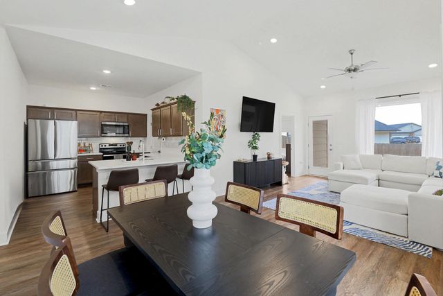 438 W Long Path Ct, Goddard, KS 67052