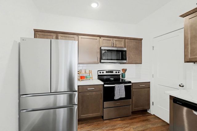 438 W Long Path Ct, Goddard, KS 67052