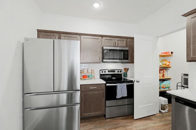 438 W Long Path Ct, Goddard, KS 67052