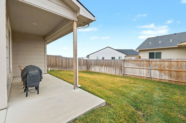 438 W Long Path Ct, Goddard, KS 67052