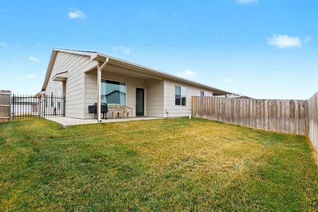 438 W Long Path Ct, Goddard, KS 67052