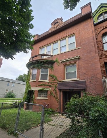 2214 W Washington Boulevard, Chicago, IL 60612