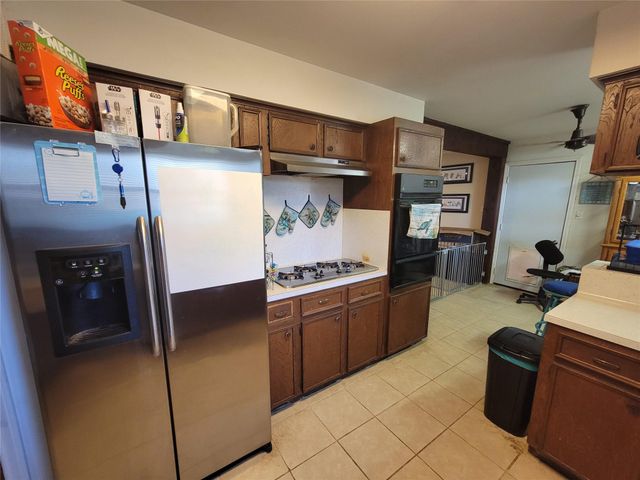 3 Ivy Court, Jones Creek, TX 77541