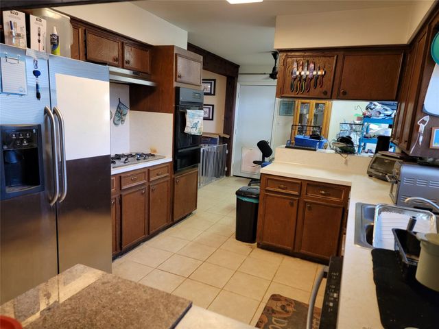 3 Ivy Court, Jones Creek, TX 77541