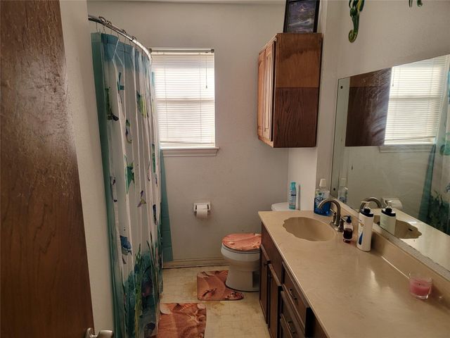 3 Ivy Court, Jones Creek, TX 77541