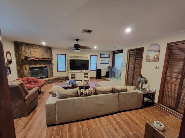 3 Ivy Court, Jones Creek, TX 77541