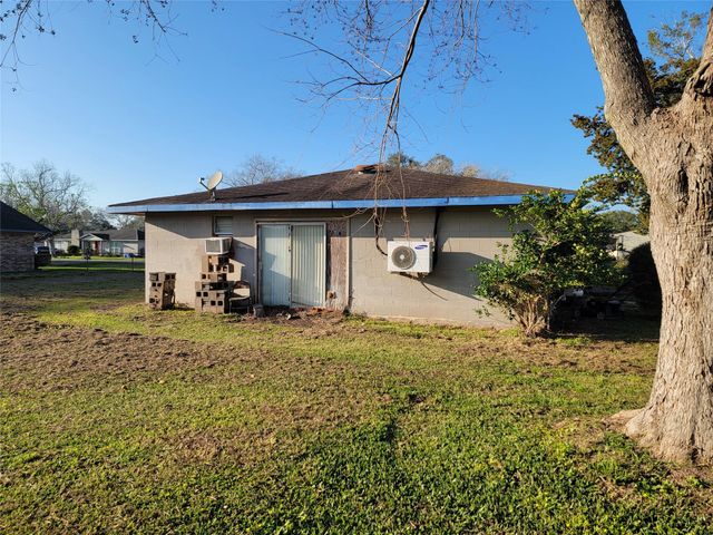 3 Ivy Court, Jones Creek, TX 77541