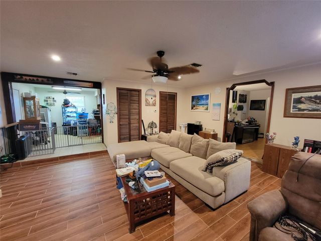 3 Ivy Court, Jones Creek, TX 77541