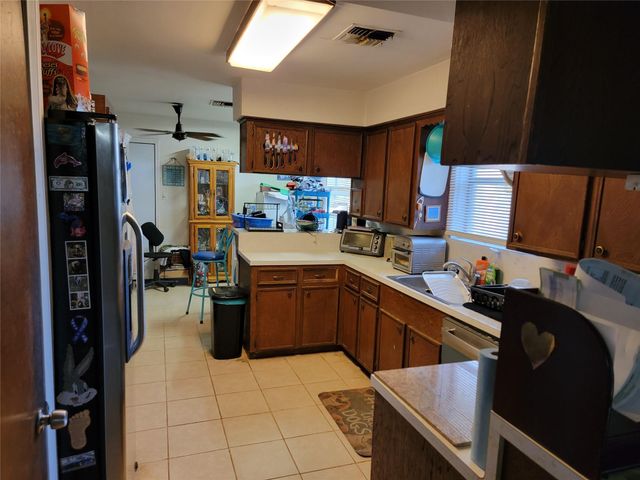 3 Ivy Court, Jones Creek, TX 77541