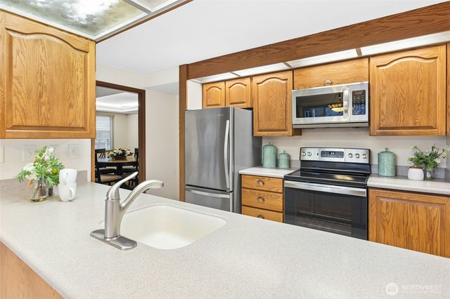 16602 NE 18th Street, Bellevue, WA 98008