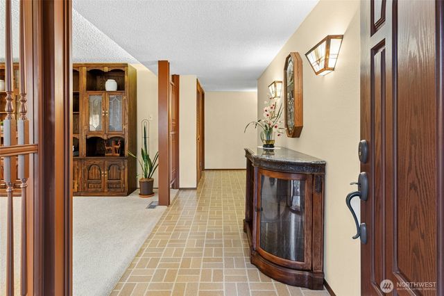 16602 NE 18th Street, Bellevue, WA 98008