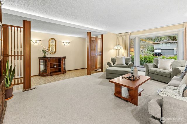 16602 NE 18th Street, Bellevue, WA 98008