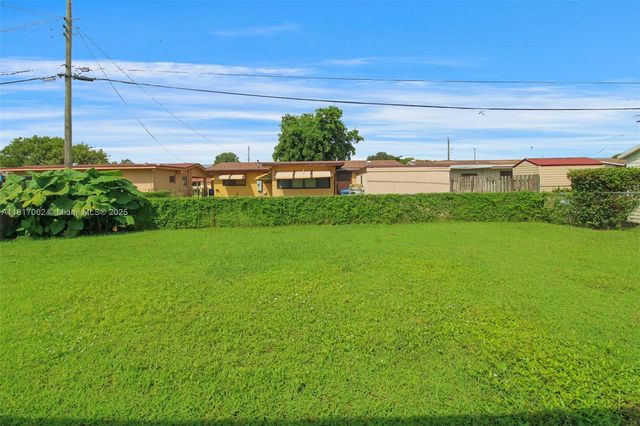 1160 NW 79th Ter, Pembroke Pines, FL 33024