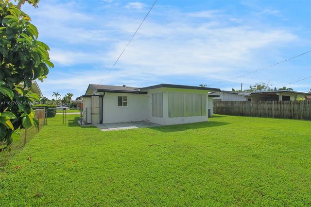 1160 NW 79th Ter, Pembroke Pines, FL 33024