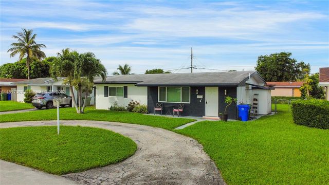 1160 NW 79th Ter, Pembroke Pines, FL 33024