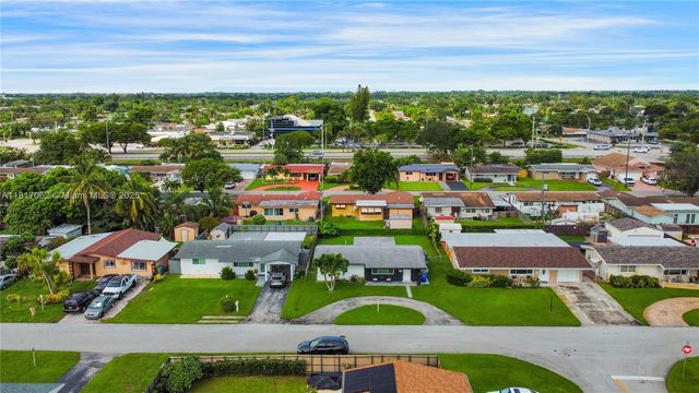 1160 NW 79th Ter, Pembroke Pines, FL 33024