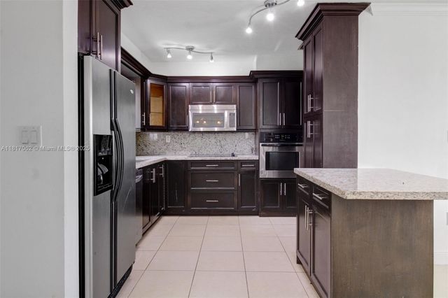 1160 NW 79th Ter, Pembroke Pines, FL 33024