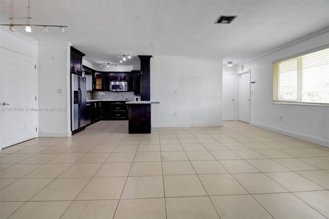 1160 NW 79th Ter, Pembroke Pines, FL 33024