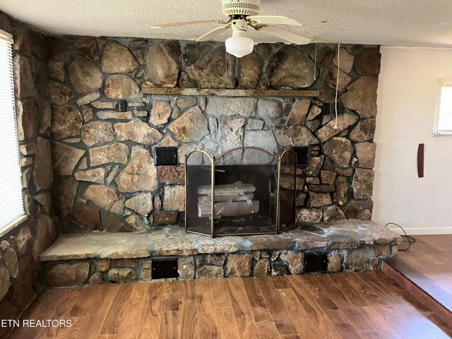 1610 Pow Camp Rd, Crossville, TN 38572