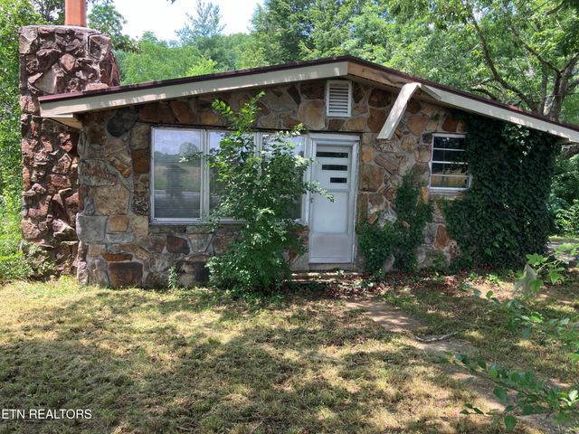 1610 Pow Camp Rd, Crossville, TN 38572