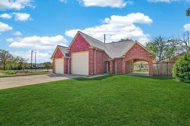 2303 Hillside Court, Southlake, TX 76092