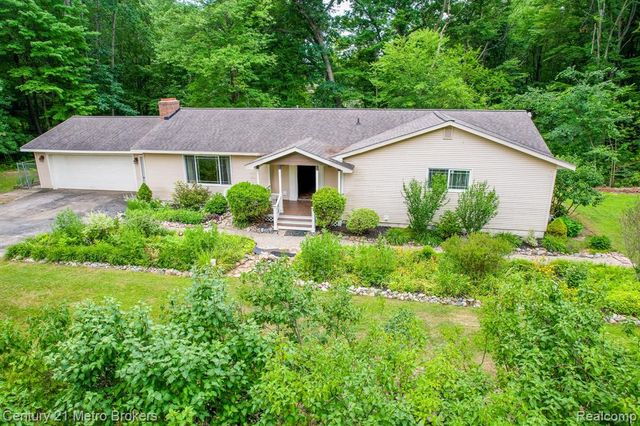 5262 Conifer Drive, Columbiaville, MI 48421