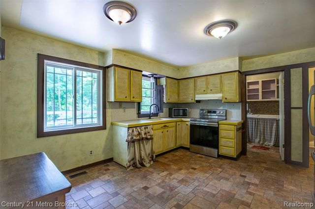 5262 Conifer Drive, Columbiaville, MI 48421