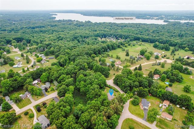 5262 Conifer Drive, Columbiaville, MI 48421