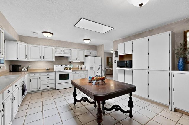 2809 PALACIO Place SW, Albuquerque, NM 87105