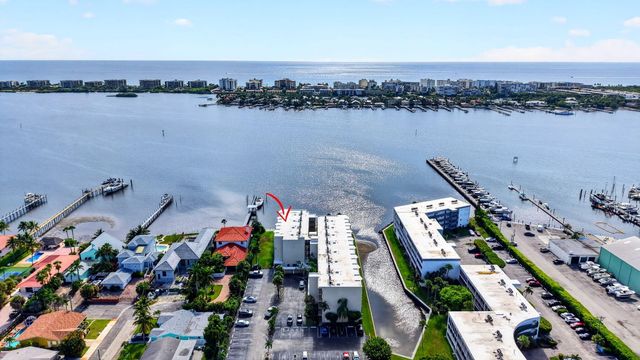 896 N FEDERAL Highway 421, Lantana, FL 33462
