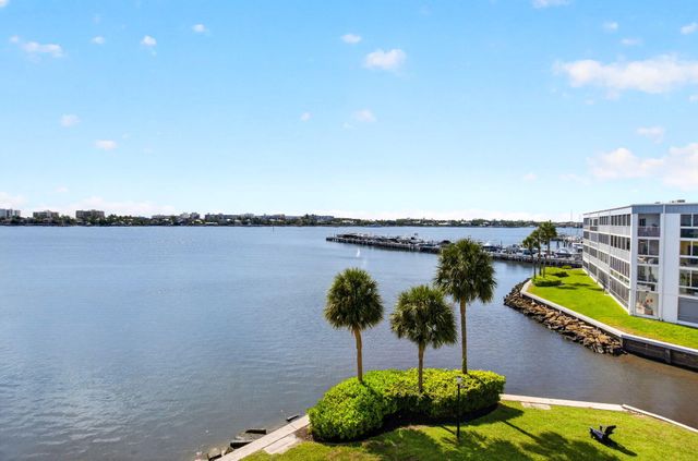 896 N FEDERAL Highway 421, Lantana, FL 33462