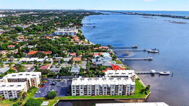 896 N FEDERAL Highway 421, Lantana, FL 33462