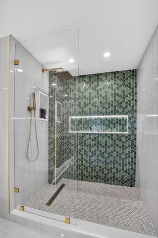 896 N FEDERAL Highway 421, Lantana, FL 33462