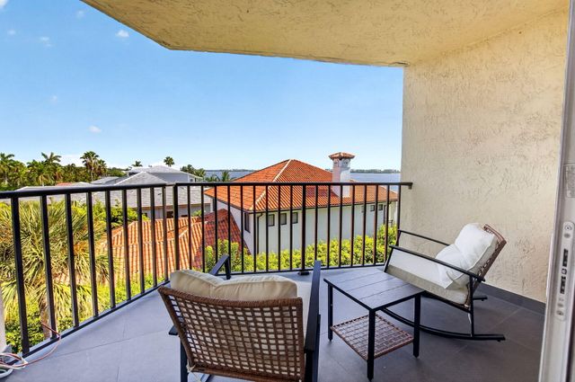 896 N FEDERAL Highway 421, Lantana, FL 33462