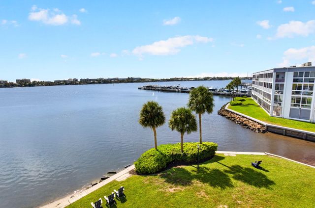 896 N FEDERAL Highway 421, Lantana, FL 33462