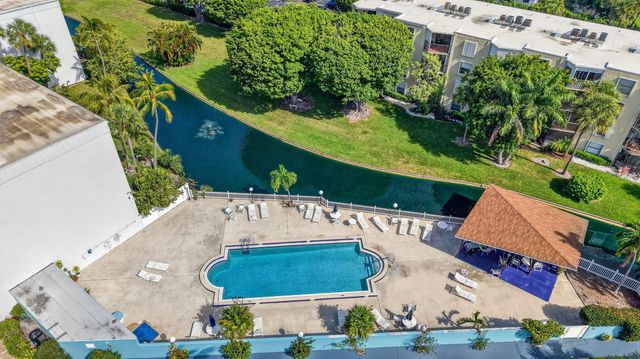 896 N FEDERAL Highway 421, Lantana, FL 33462