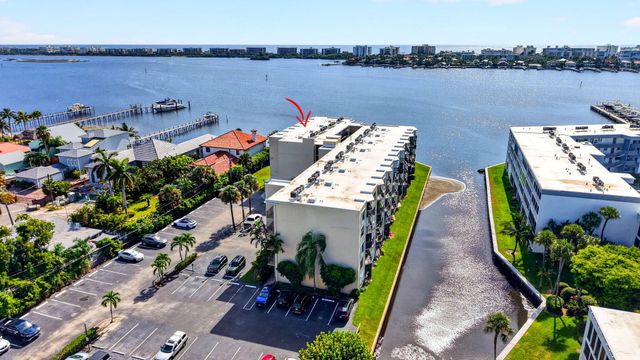 896 N FEDERAL Highway 421, Lantana, FL 33462