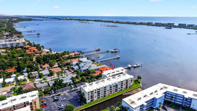 896 N FEDERAL Highway 421, Lantana, FL 33462