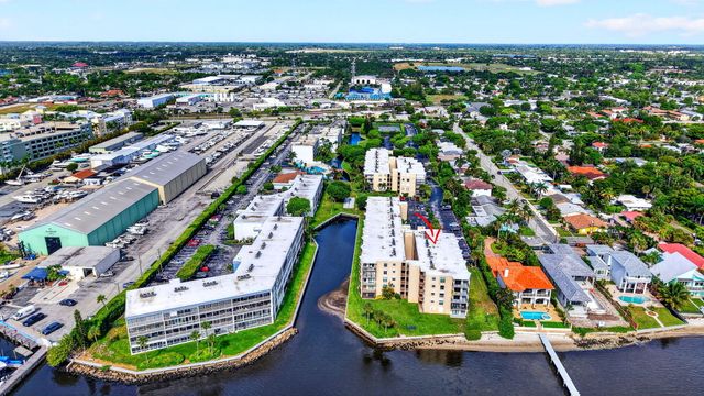 896 N FEDERAL Highway 421, Lantana, FL 33462