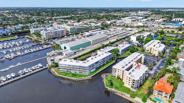 896 N FEDERAL Highway 421, Lantana, FL 33462